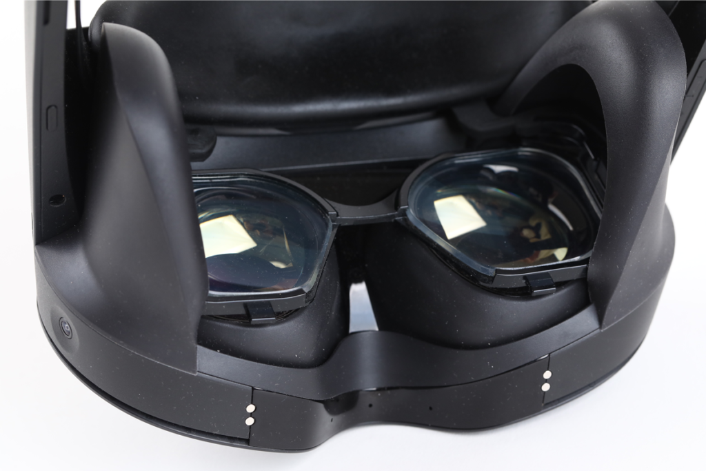 VR専用メガネ「VRsatile/ヴァーサタイル」Meta Quest Pro対応セット | 株式会社diVRse/ダイバース