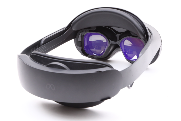 VR専用メガネ「VRsatile/ヴァーサタイル」Meta Quest Pro対応セット | 株式会社diVRse/ダイバース